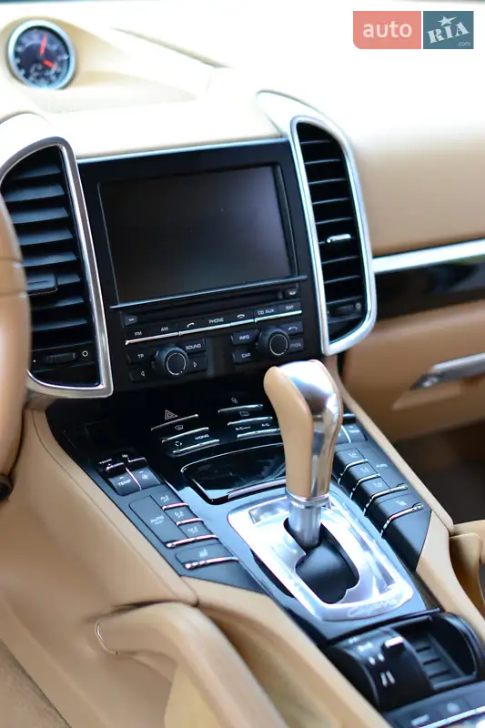 Внедорожник / Кроссовер Porsche Cayenne 2012 в 