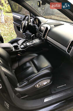 Внедорожник / Кроссовер Porsche Cayenne 2012 в 