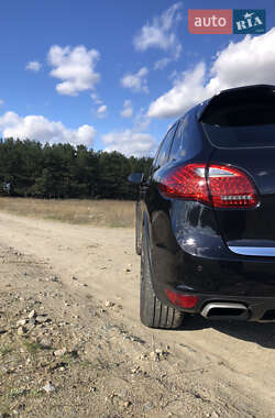 Внедорожник / Кроссовер Porsche Cayenne 2012 в 