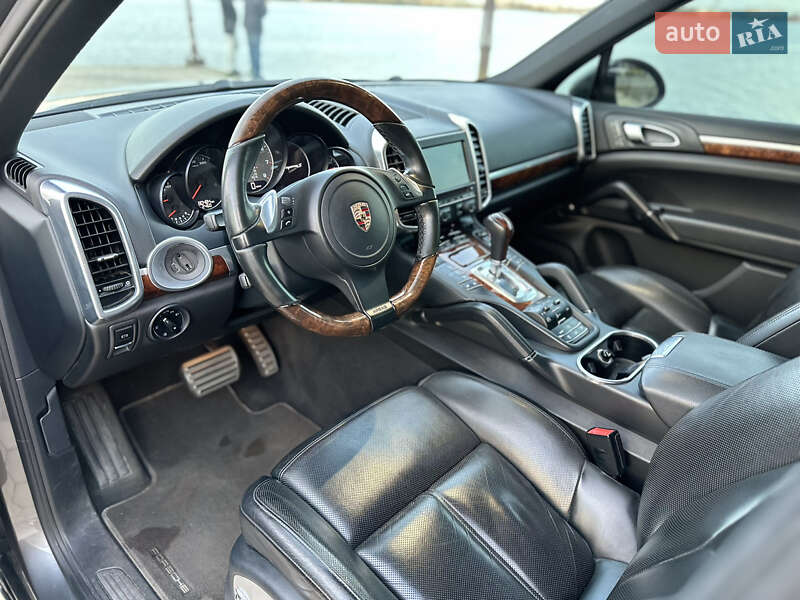 Внедорожник / Кроссовер Porsche Cayenne 2011 в Днепре