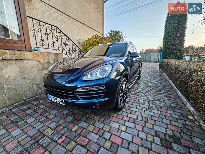 Внедорожник / Кроссовер Porsche Cayenne 2013 в Остроге