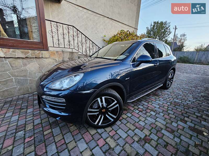 Внедорожник / Кроссовер Porsche Cayenne 2013 в Остроге