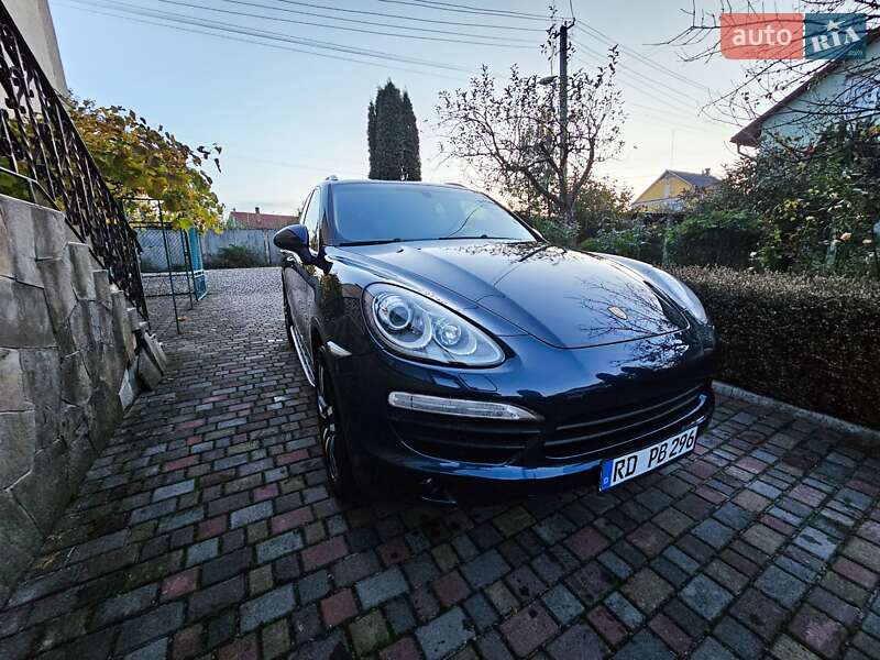 Внедорожник / Кроссовер Porsche Cayenne 2013 в Остроге