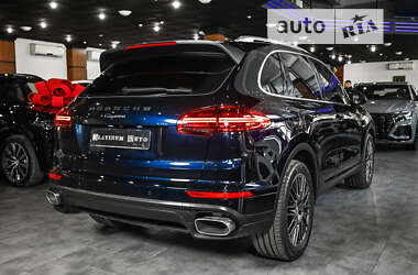 Позашляховик / Кросовер Porsche Cayenne 2016 в 
