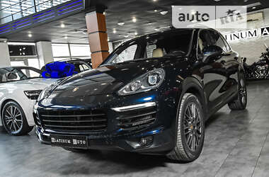 Позашляховик / Кросовер Porsche Cayenne 2016 в 