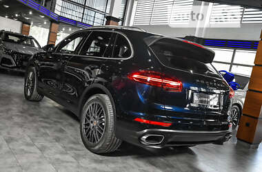 Позашляховик / Кросовер Porsche Cayenne 2016 в 