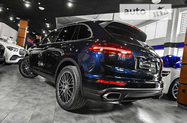 Позашляховик / Кросовер Porsche Cayenne 2016 в 