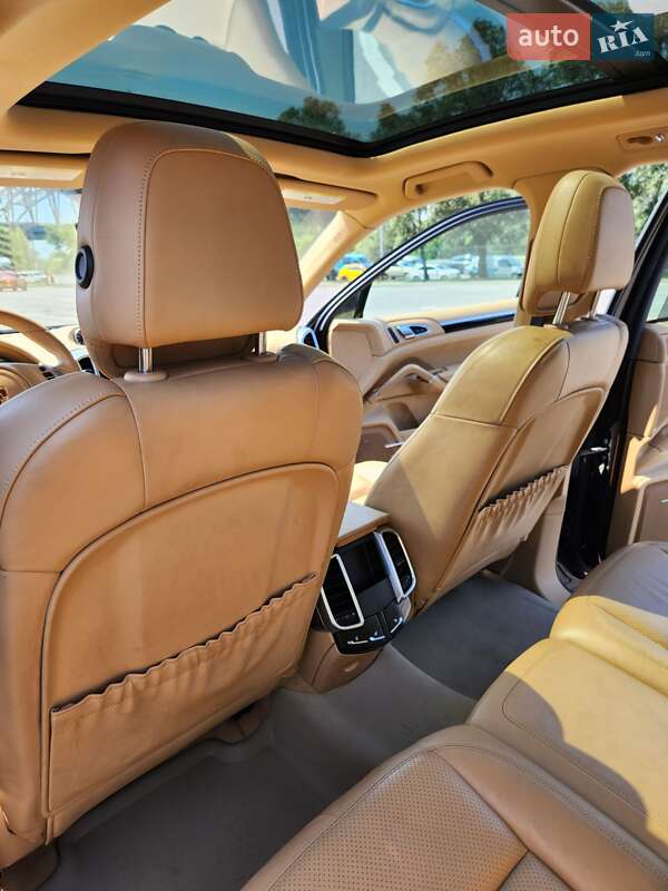 Внедорожник / Кроссовер Porsche Cayenne 2014 в Киеве