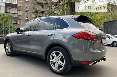 Внедорожник / Кроссовер Porsche Cayenne 2012 в 