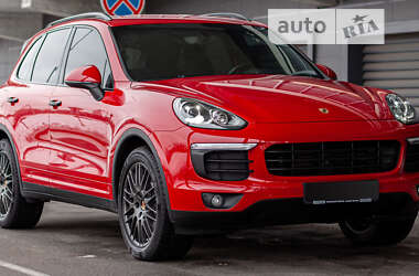 Внедорожник / Кроссовер Porsche Cayenne 2015 в Киеве