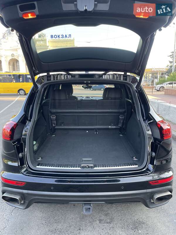 Внедорожник / Кроссовер Porsche Cayenne 2017 в Одессе