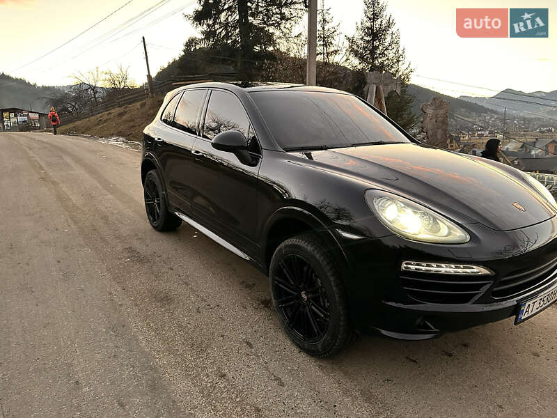 Внедорожник / Кроссовер Porsche Cayenne 2012 в Верховине