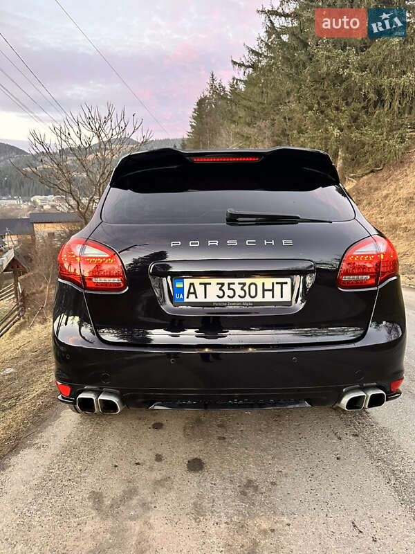 Внедорожник / Кроссовер Porsche Cayenne 2012 в Верховине
