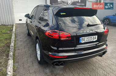 Внедорожник / Кроссовер Porsche Cayenne 2015 в 