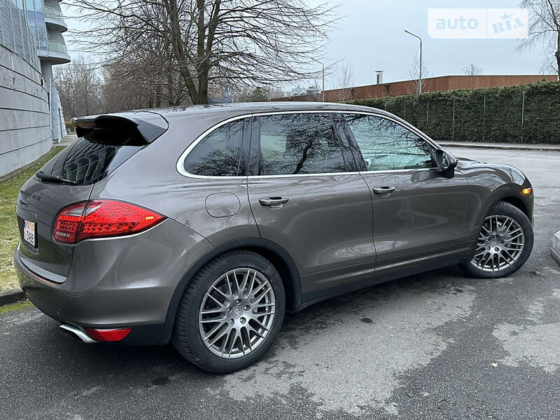 Внедорожник / Кроссовер Porsche Cayenne 2010 в Киеве