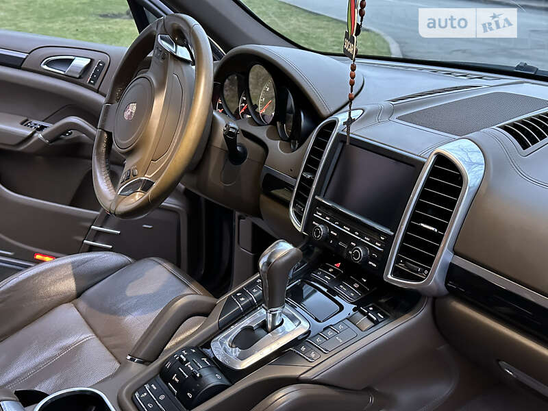 Внедорожник / Кроссовер Porsche Cayenne 2010 в Киеве
