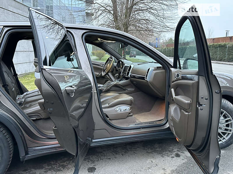 Внедорожник / Кроссовер Porsche Cayenne 2010 в Киеве