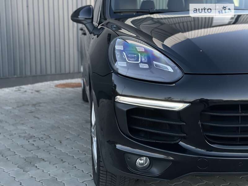 Позашляховик / Кросовер Porsche Cayenne 2015 в Стрию