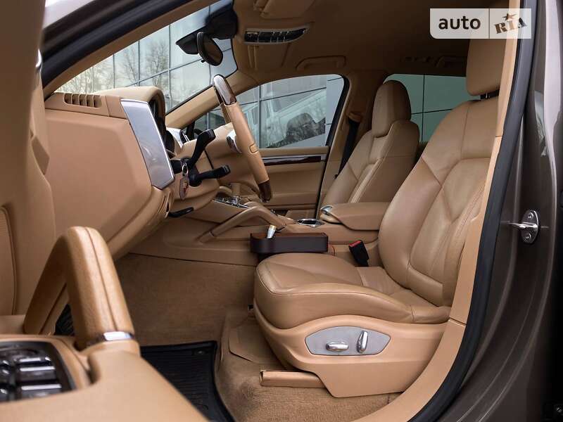 Внедорожник / Кроссовер Porsche Cayenne 2013 в Киеве