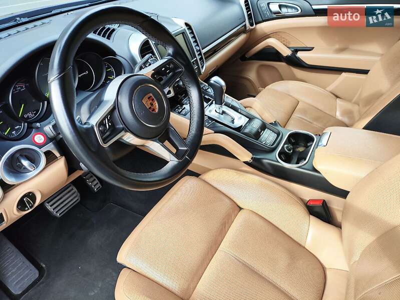 Внедорожник / Кроссовер Porsche Cayenne 2016 в Киеве