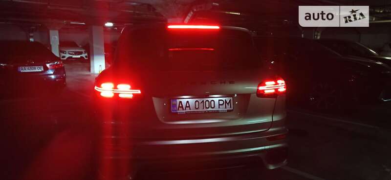 Позашляховик / Кросовер Porsche Cayenne 2016 в Києві