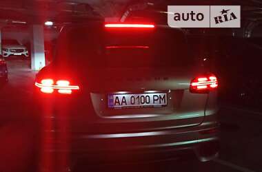 Внедорожник / Кроссовер Porsche Cayenne 2016 в 