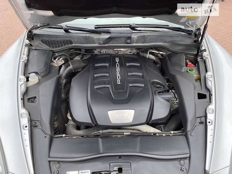 Позашляховик / Кросовер Porsche Cayenne 2012 в Кам'янському
