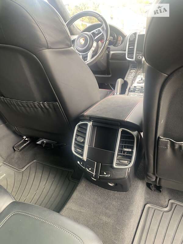 Позашляховик / Кросовер Porsche Cayenne 2016 в Києві