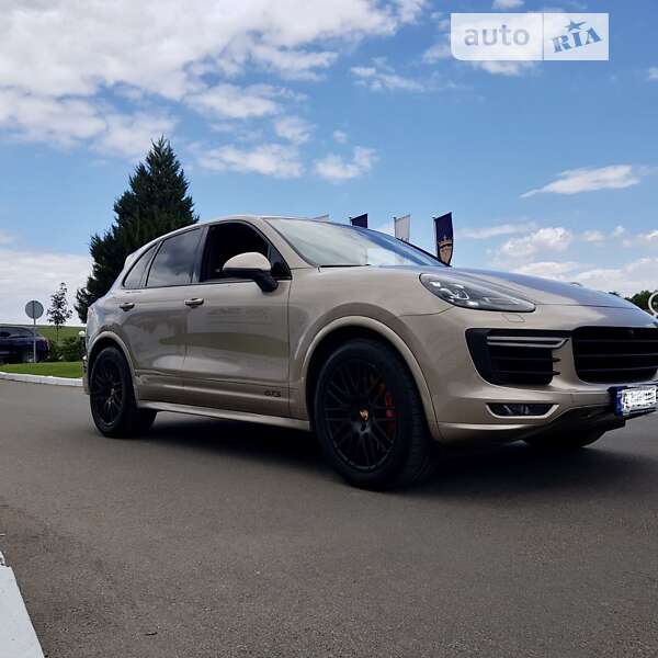 Внедорожник / Кроссовер Porsche Cayenne 2016 в 
