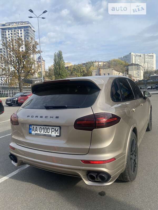 Позашляховик / Кросовер Porsche Cayenne 2016 в Києві