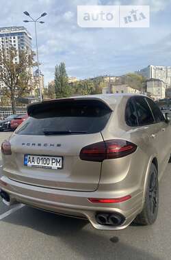 Внедорожник / Кроссовер Porsche Cayenne 2016 в 