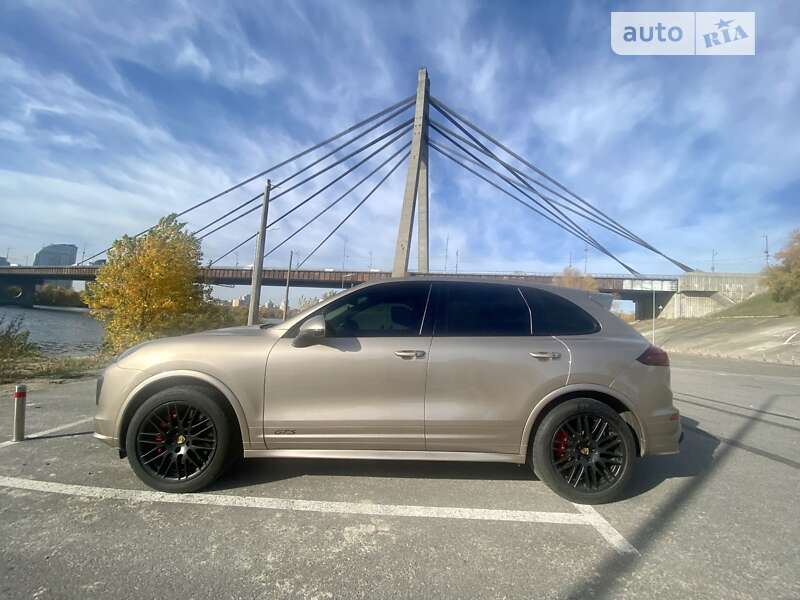 Позашляховик / Кросовер Porsche Cayenne 2016 в Києві