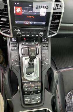Внедорожник / Кроссовер Porsche Cayenne 2016 в 