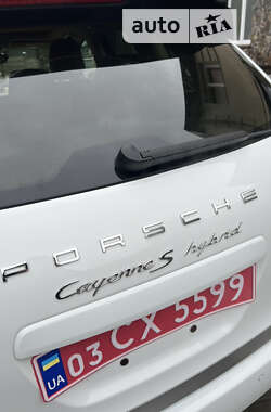 Позашляховик / Кросовер Porsche Cayenne 2012 в Володимир-Волинському