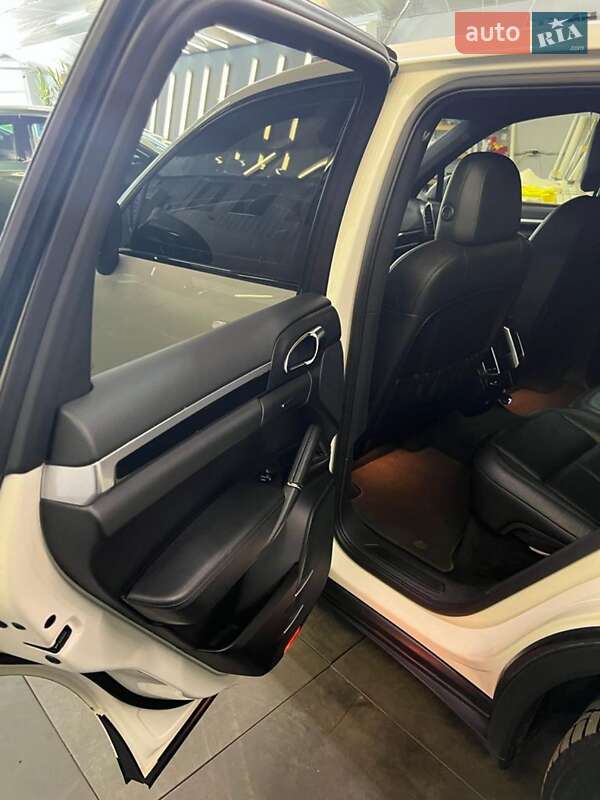 Внедорожник / Кроссовер Porsche Cayenne 2010 в Киеве