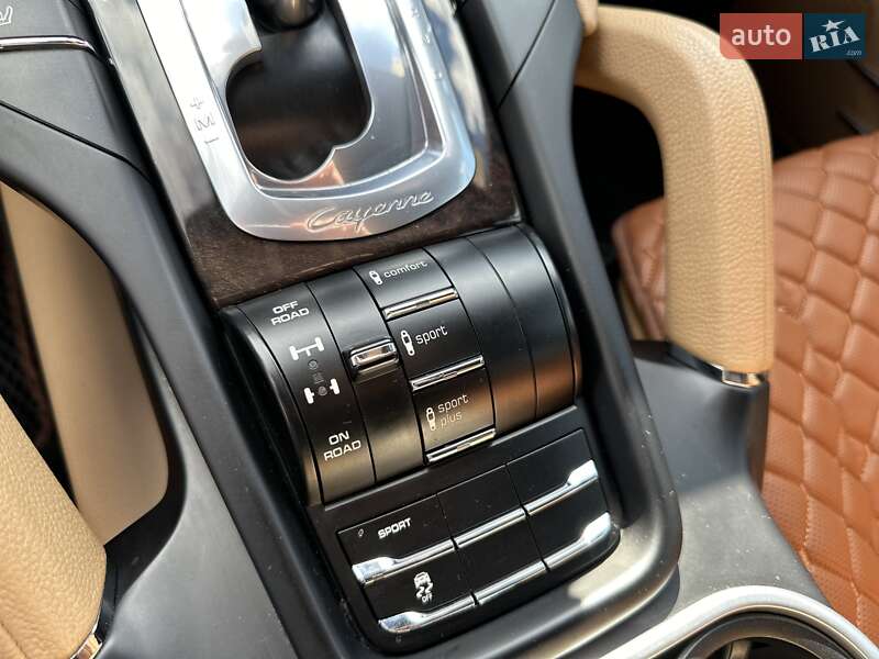 Внедорожник / Кроссовер Porsche Cayenne 2016 в Львове