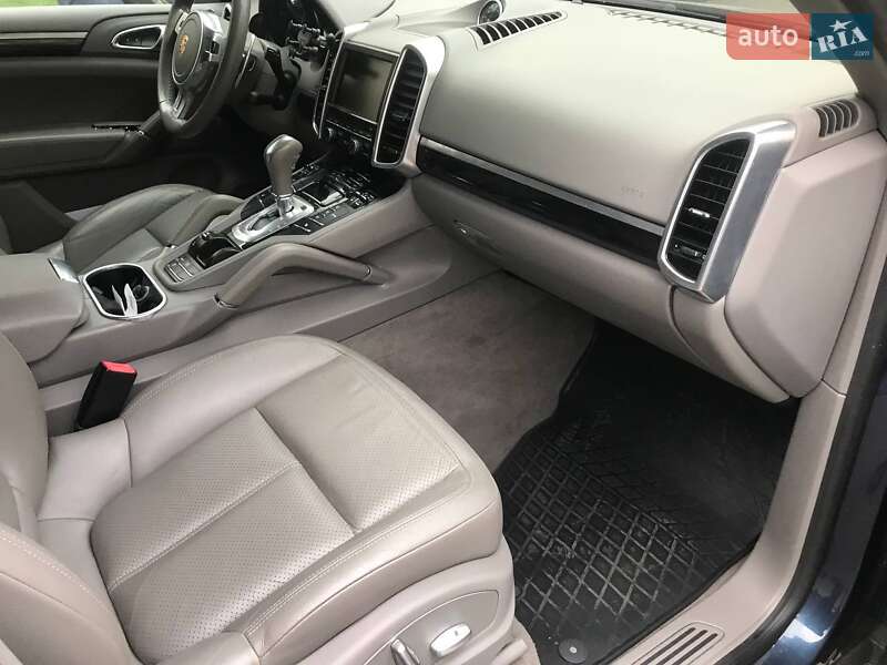 Внедорожник / Кроссовер Porsche Cayenne 2013 в Киеве