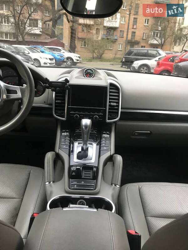 Внедорожник / Кроссовер Porsche Cayenne 2013 в Киеве