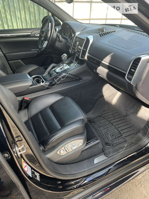 Позашляховик / Кросовер Porsche Cayenne 2016 в Києві