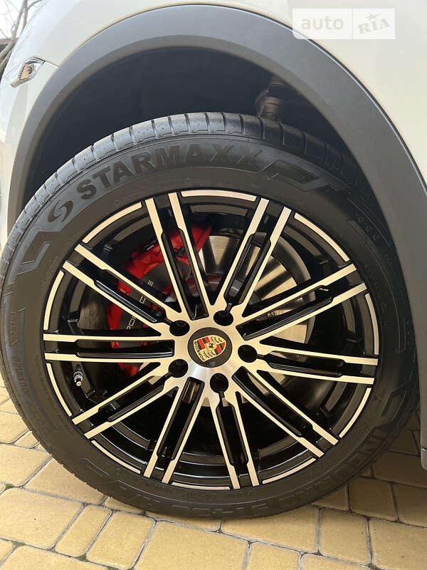 Внедорожник / Кроссовер Porsche Cayenne 2014 в Броварах