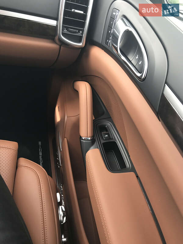 Позашляховик / Кросовер Porsche Cayenne 2017 в Києві