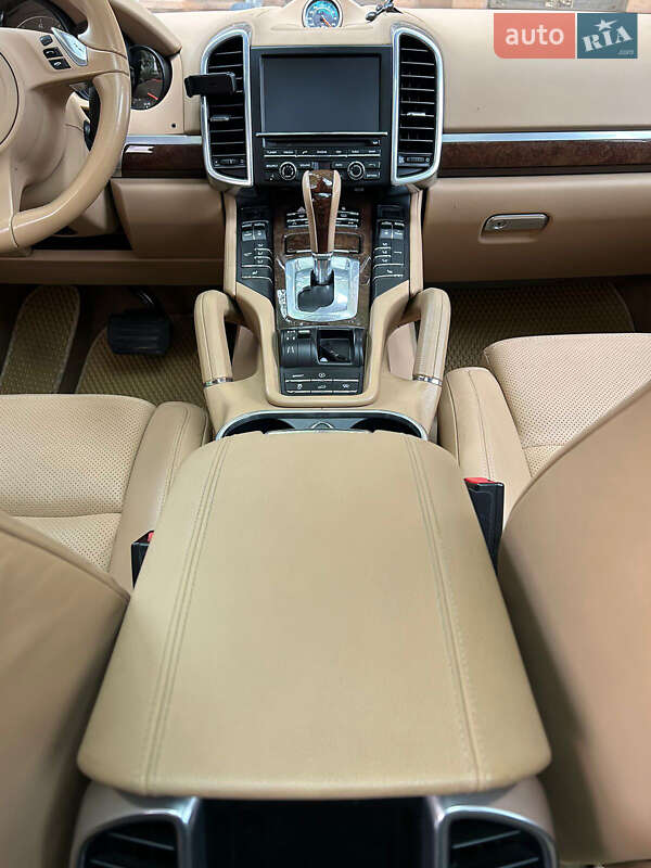 Позашляховик / Кросовер Porsche Cayenne 2012 в Дніпрі