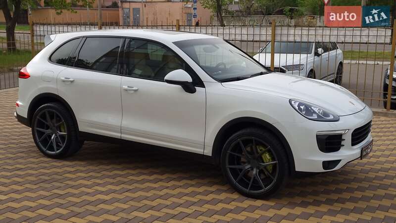 Внедорожник / Кроссовер Porsche Cayenne 2015 в Николаеве