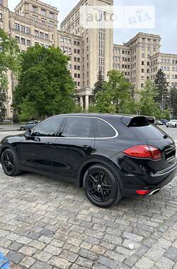 Внедорожник / Кроссовер Porsche Cayenne 2012 в Киеве