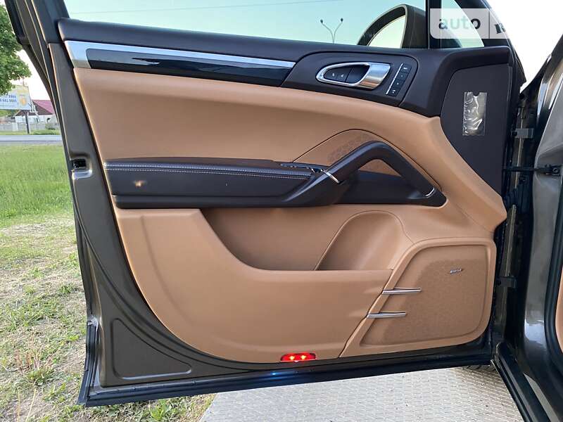 Позашляховик / Кросовер Porsche Cayenne 2012 в Павлограді