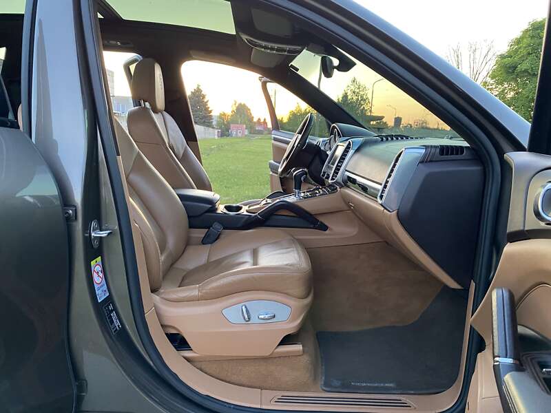 Позашляховик / Кросовер Porsche Cayenne 2012 в Павлограді