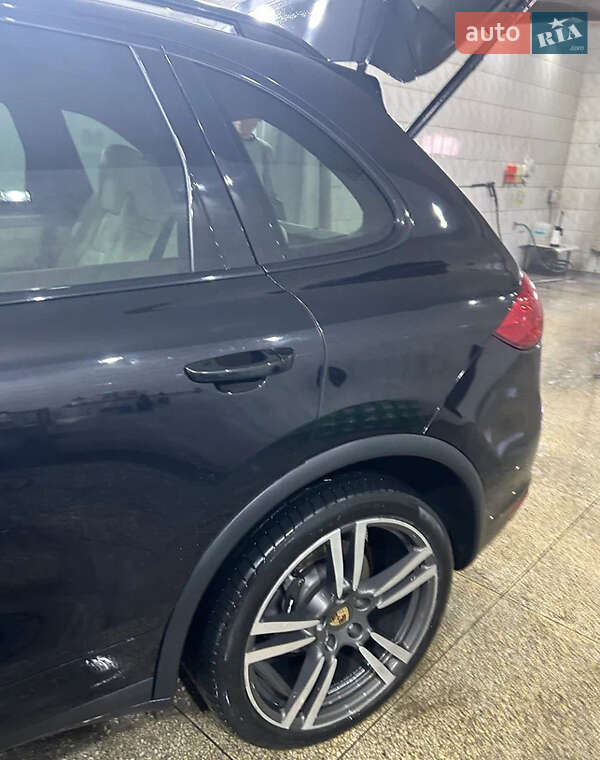 Позашляховик / Кросовер Porsche Cayenne 2012 в Львові
