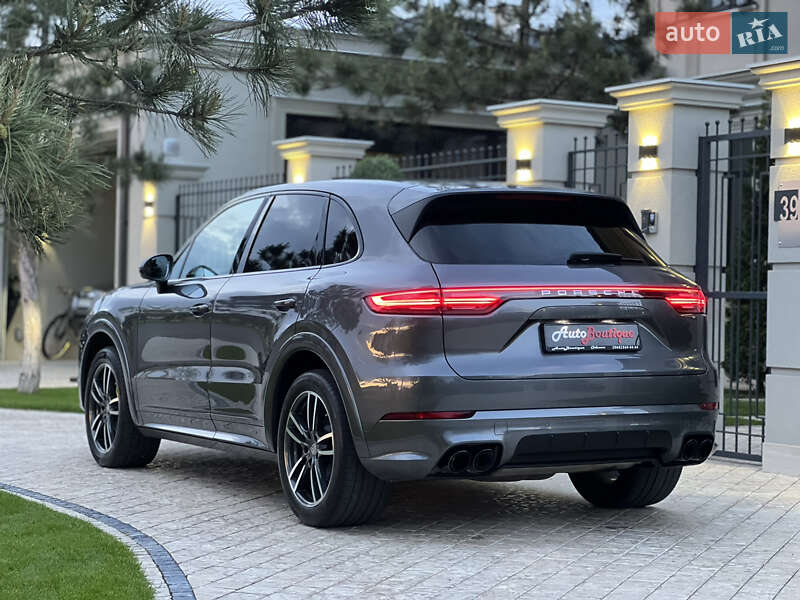 Позашляховик / Кросовер Porsche Cayenne 2018 в Одесі
