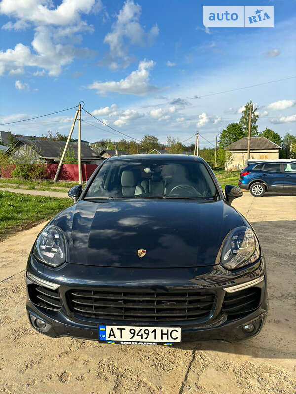 Позашляховик / Кросовер Porsche Cayenne 2015 в Івано-Франківську