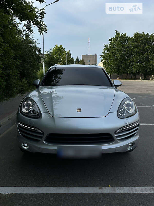 Внедорожник / Кроссовер Porsche Cayenne 2012 в Луцке